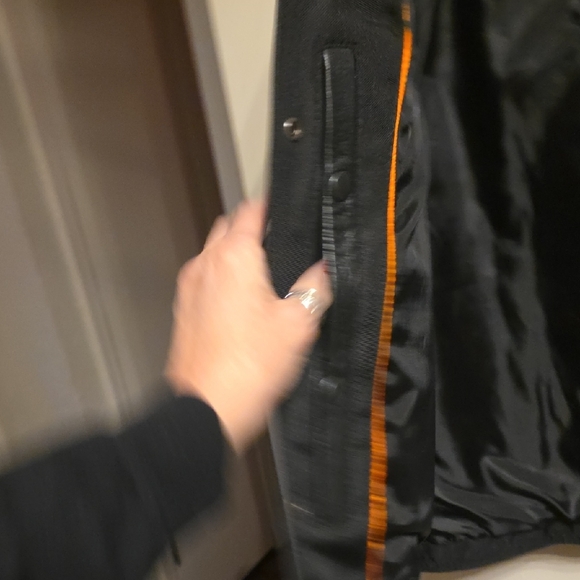 Men/women's Black Leather Adjustible Side Motorcycle Vest with Harley Patches - Picture 8 of 10